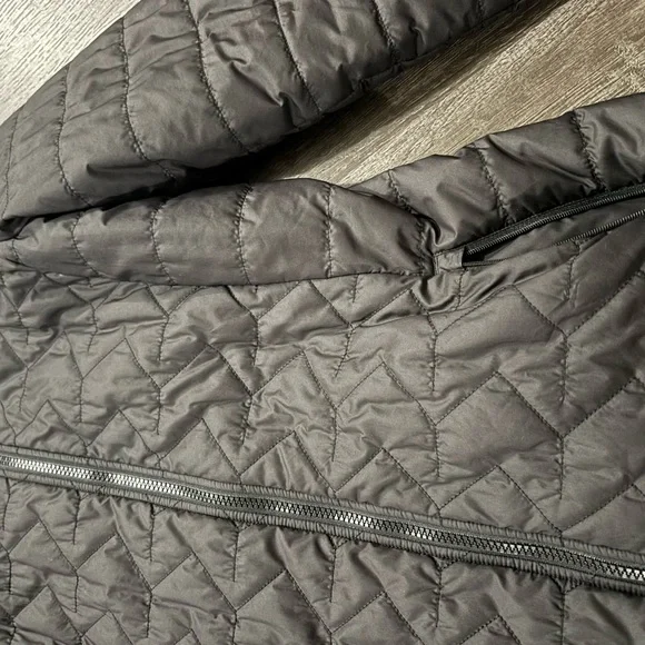 The North Face Black Quilted Jacket with Gold Logo - Picture 4 of 6